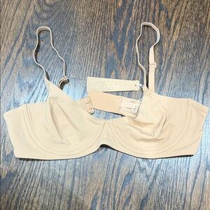 *NWT* SKIMS fits everybody unlined Demi bra 36B